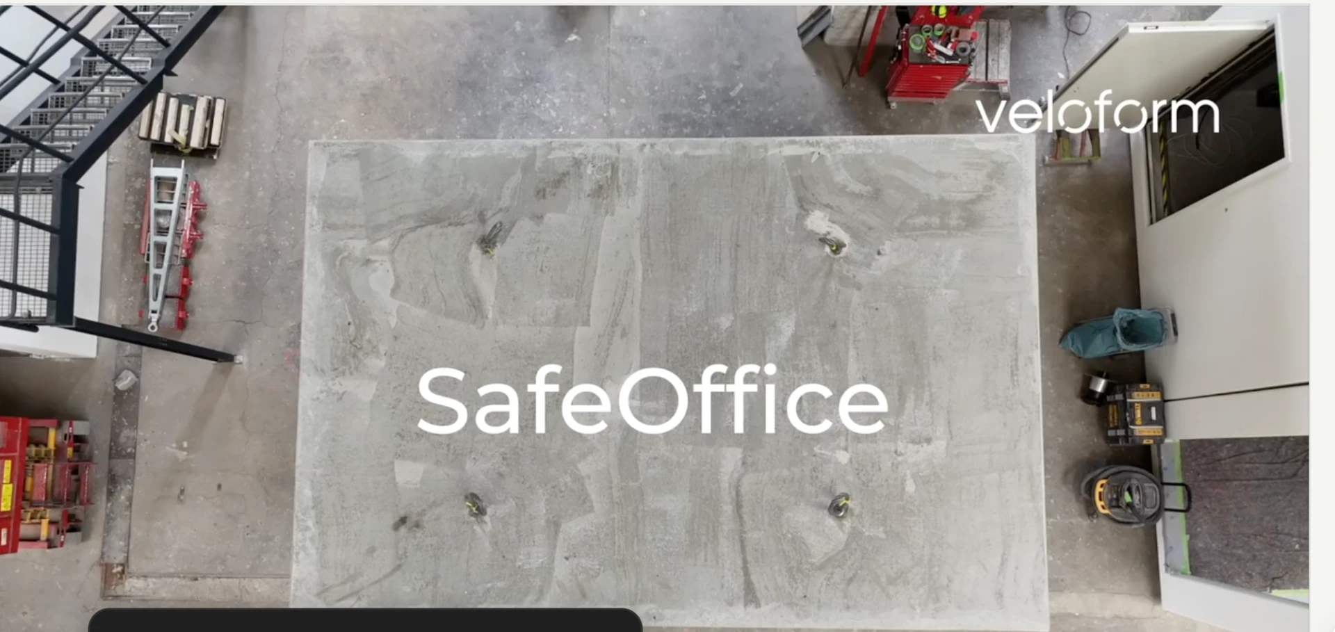 Standbild aus dem Film: SafeOffice-Betonmodul in der Fertigung